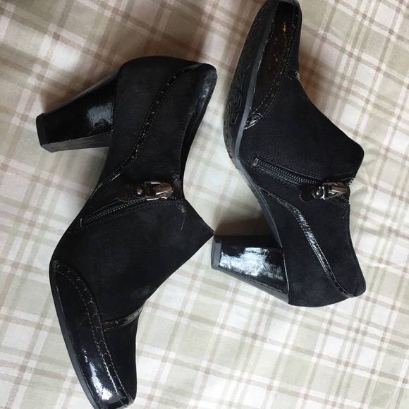 Clark’s Artisan booties - Picture 4 of 6